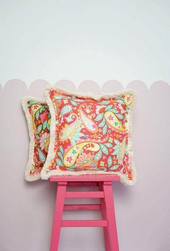Funda de almohada con flecos "Armonía roja"