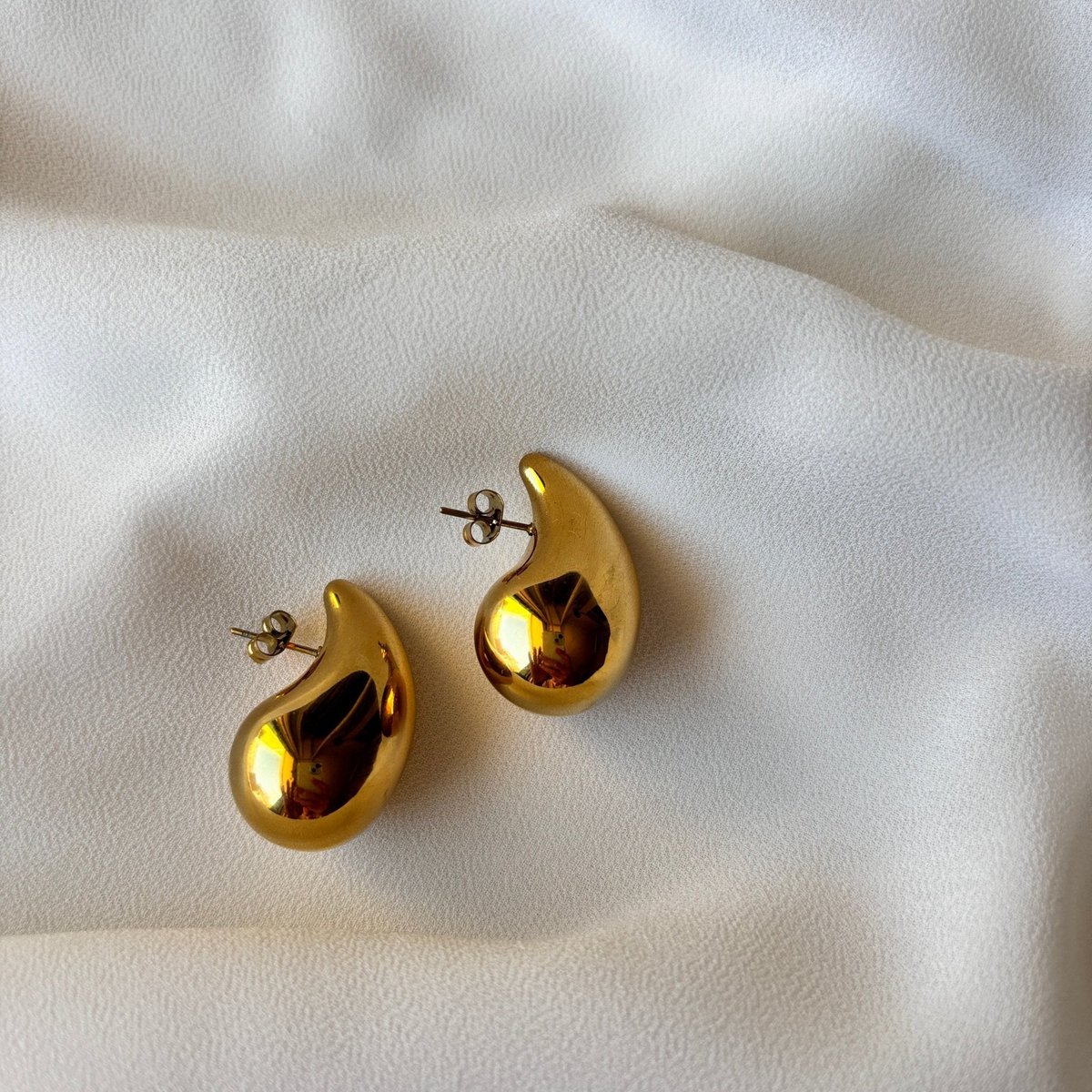 Goccia Bold – Boucles d'oreilles lobe goutte dorées