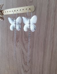 Lange, rhodinierte Schmetterlingsohrringe