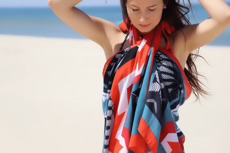 Viscose pareo with geometric pattern in multicolor