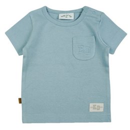 Ashes blue baby shirt with 1x1 rib texture and a small pocket detail. Made of soft, comfortable cotton material.