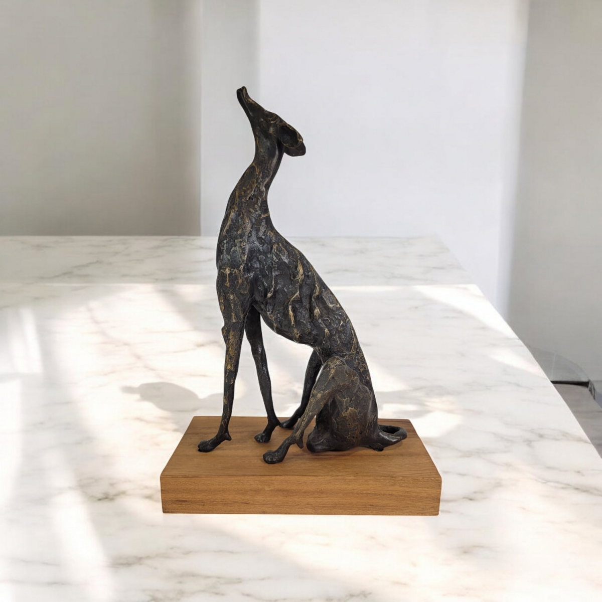 Skulpture de bronce "Legvrer" (2024) Windhat Greyhound por Bourima | Uniiat