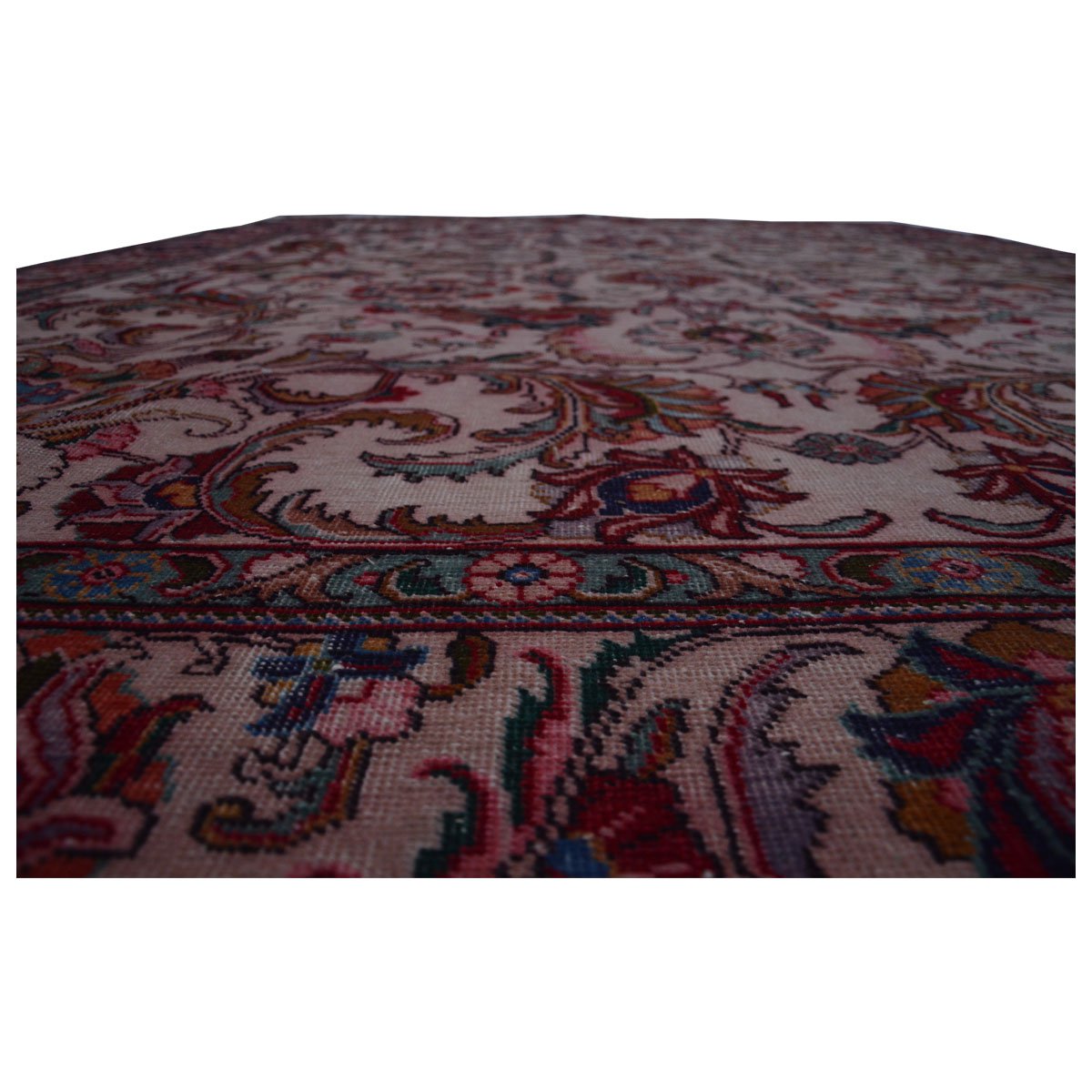 Tappeto orientale rosa vintage sovratinto