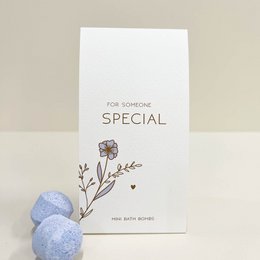 Special bath bombs with floral design and blue bath bombs.