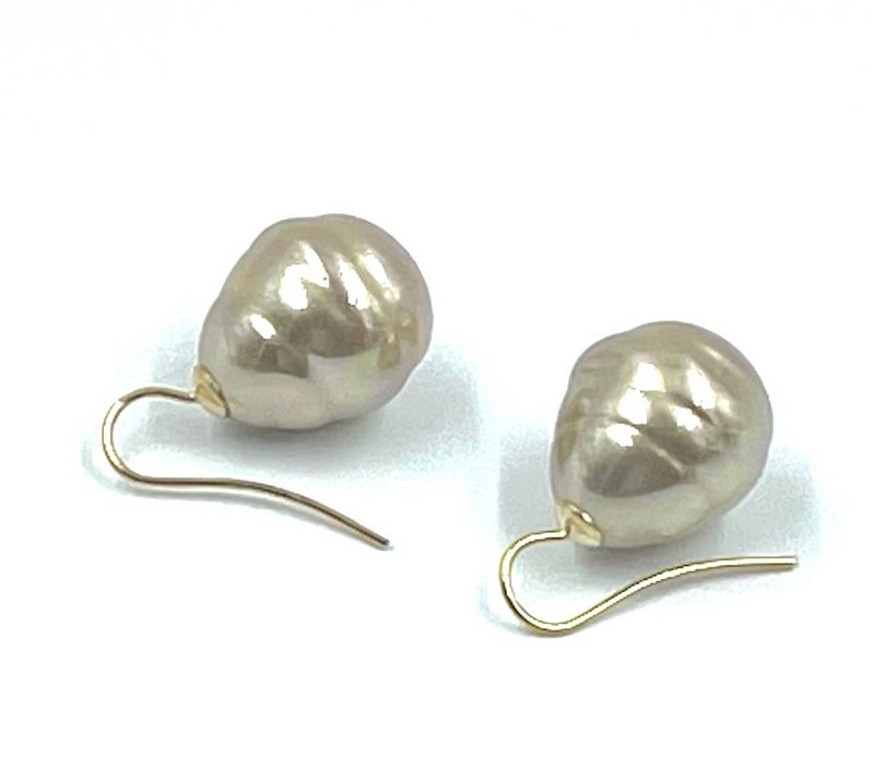 Pendientes de perlas barrocas en color oro sahara