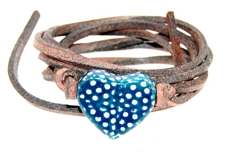 Pulsera cuero puntilla con corazón de lunares