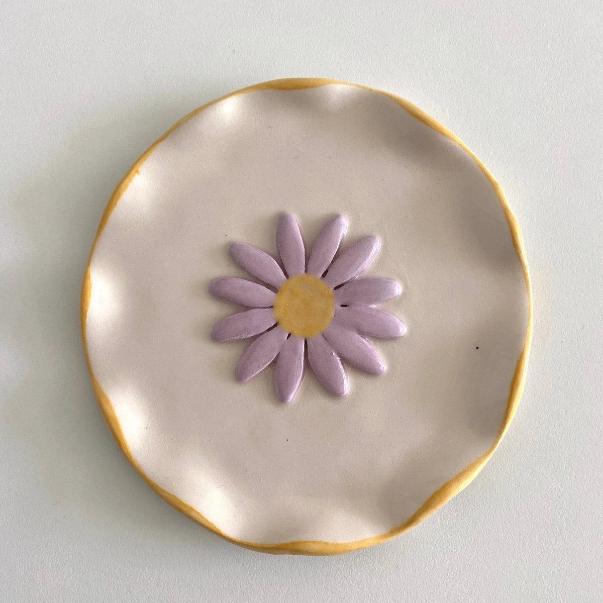 Porte-savon Blomst – Assiette à fleurs en céramique faite à la main