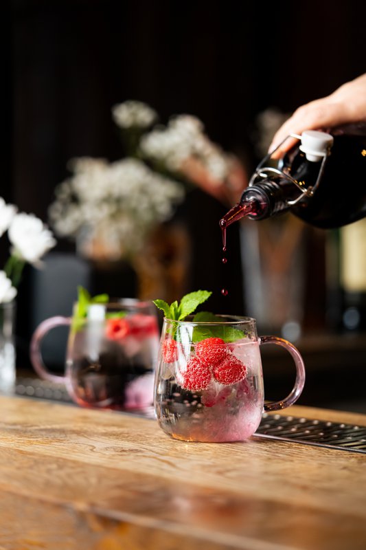 SÆT med 2 glas med lyserødt håndtag 400ml BOLLA 1166