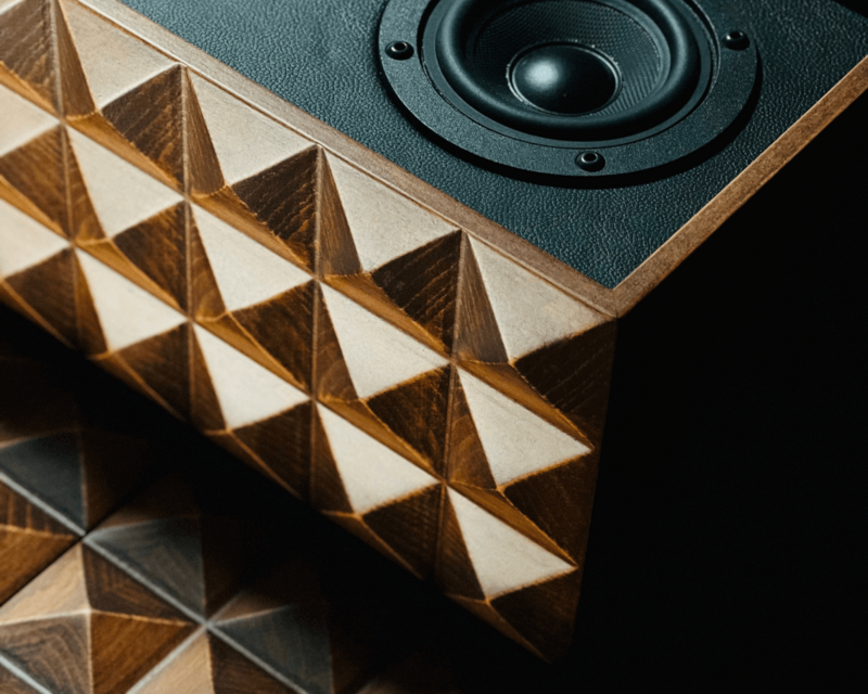 Acoustibox – Altavoz Bluetooth piramidal