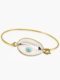 Bracelet manchette coquillage turquoise et cauris