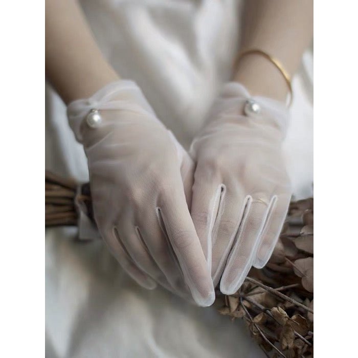 Gants de mariée avec bordures en perles et dentelle
