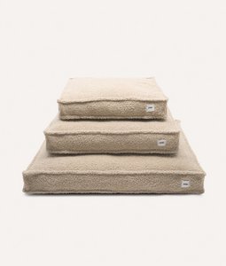 Beige hondenmand van schapenvacht, Cuadra