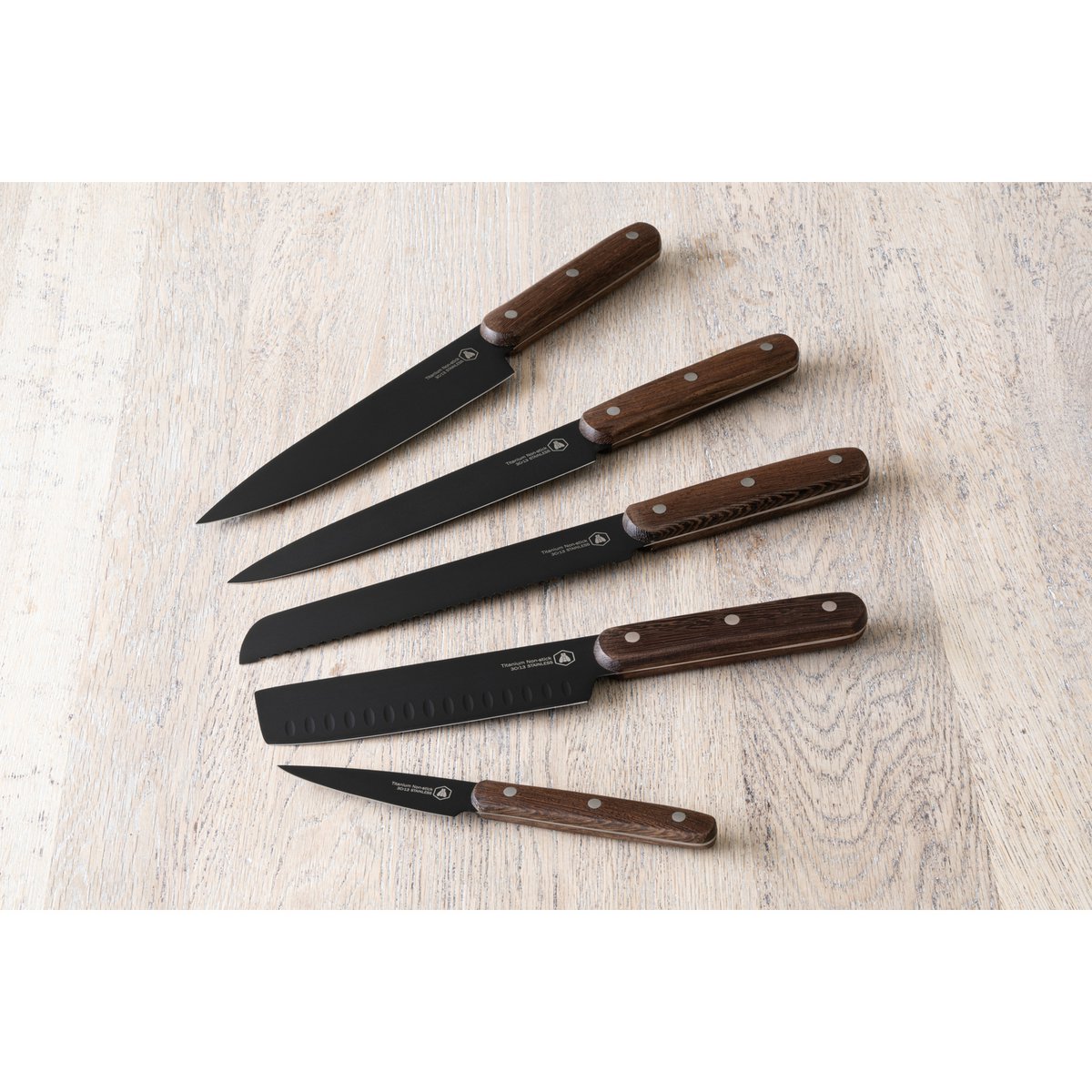 LAGUIOLE 40269023, sæt med 5, køkkenknive sæt, rustfrit stål sæt, titanium, med akacie træblok, kokkeknive, brød, skimmer, kød, fisk, sort klinge