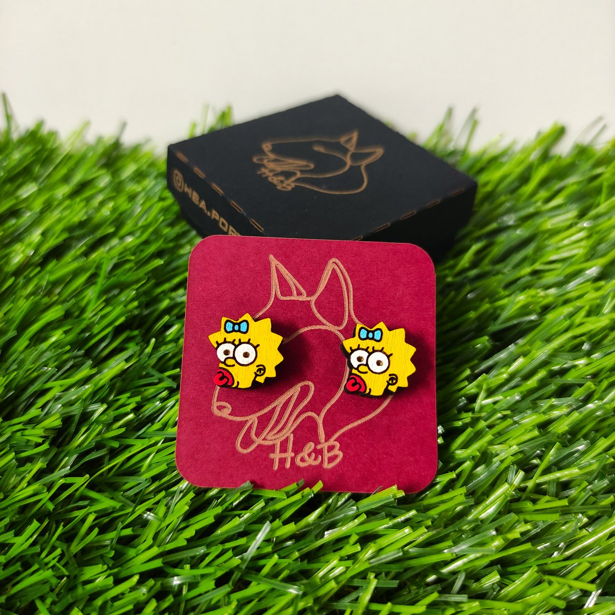 Holzohrringe der Simpsons, Maggie, bunte Ohrringe, Geschenk für sie, Valentinstag, Muttertag, kleiner handgefertigter Schmuck, hypoallergene chirurgische Stahlpfosten