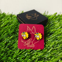 Drewniane kolczyki The Simpsons, Maggie, kolorowe kolczyki, prezent dla niej, walentynki, dzień matki, mała ręcznie robiona biżuteria, hipoalergiczne słupki ze stali chirurgicznej