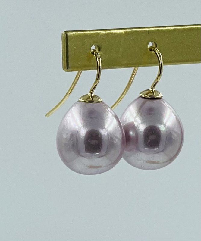 Pearl earrings classic in the color pink