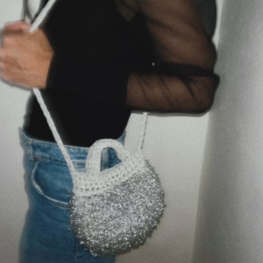 "Pebble Metallic" handgemaakte koppeling met crossbody -band goud