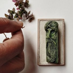 Handgemaakte maskerbroche