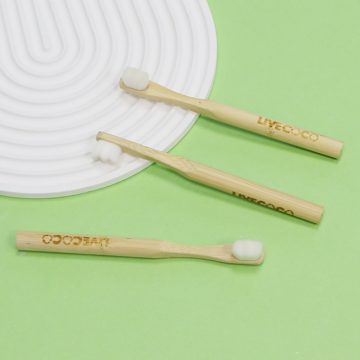 Brosse à dents en bambou (poils nano pour adultes)