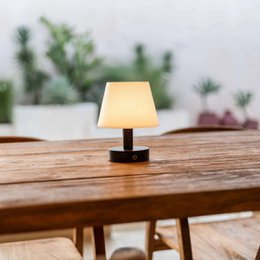 Teddy zwarte houten oplaadbare tafellamp