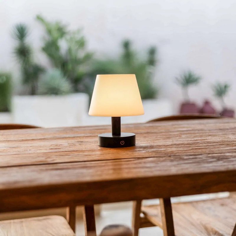 Teddy zwarte houten oplaadbare tafellamp