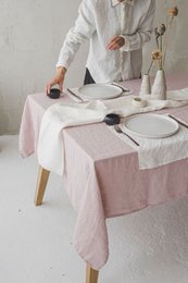 Linen napkins in various sizes and colors, including natural linen, coffee, off-white, white, pale dogwood, frozen cranberry, rust, mustard, forest green, green moss, dark green, dusk blue, glacier gray, lavender, dusty purple, charcoal gray, graphite gray, and black. Sizes range from 30x30 cm to 60x60 cm.