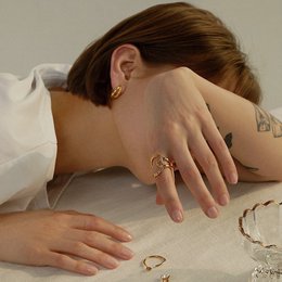 Bague croisée à design fluide géométrique
