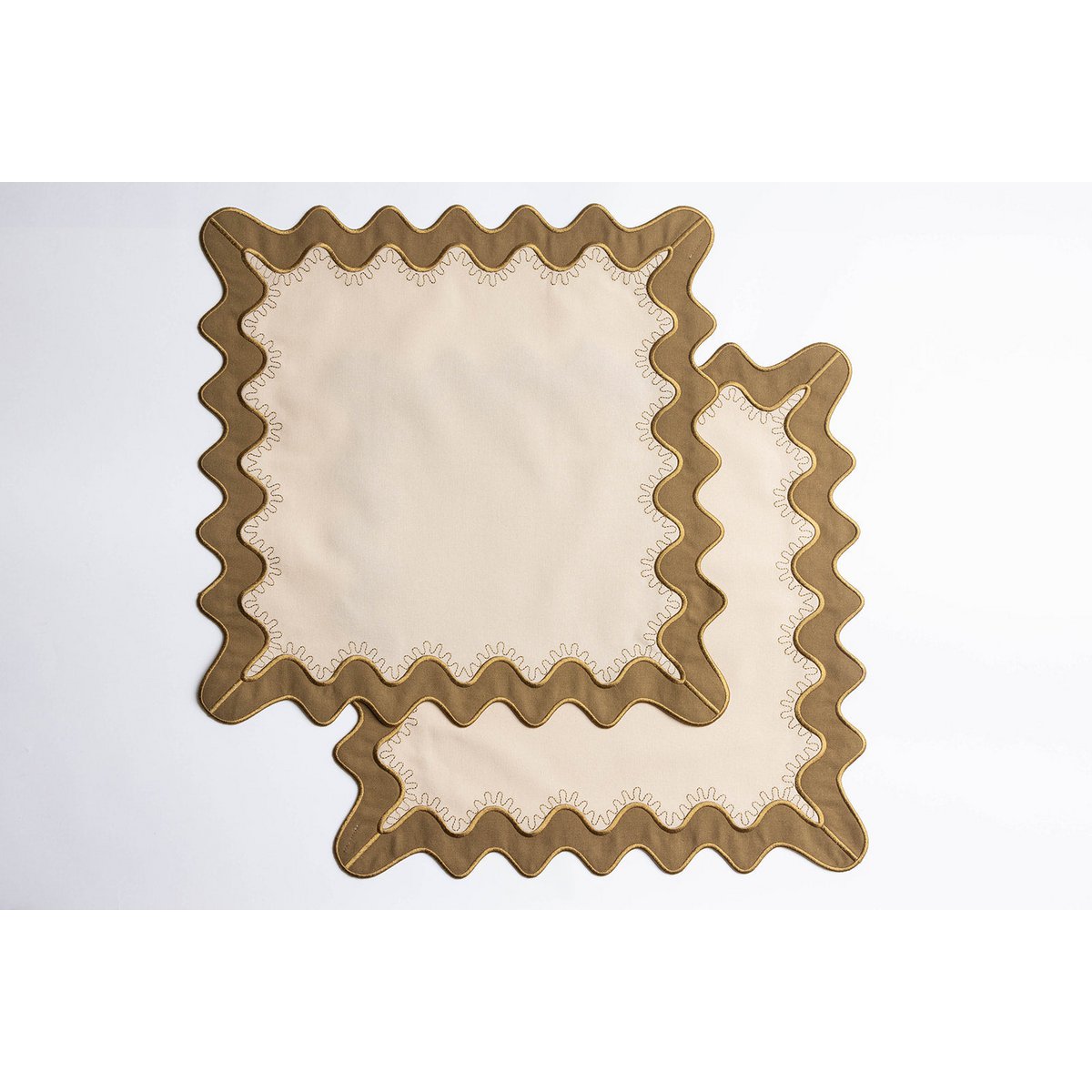 Gisèle Scallop napkins with embroidered detail (set of 2)