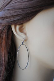 Øreringe ring oval forgyldt eller rhodium (sølv farve)