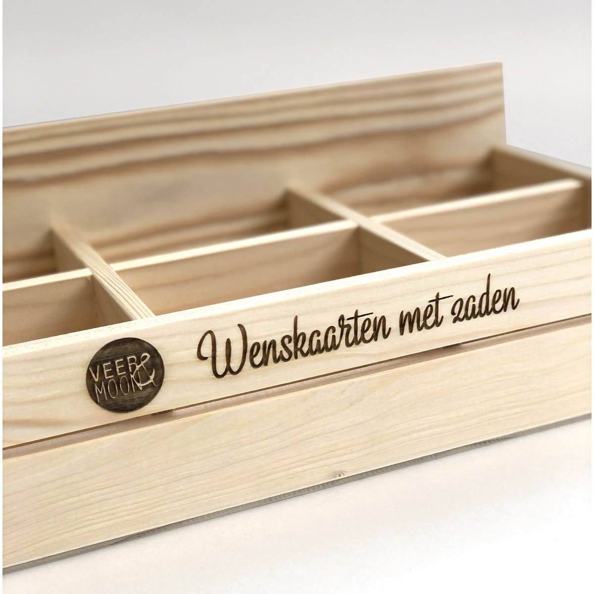 Houten display voor wenskaarten met zaden