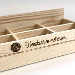 Houten display voor wenskaarten met zaden