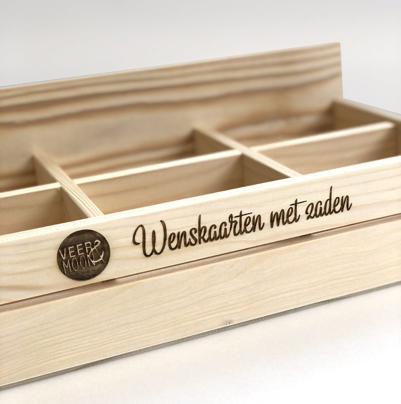 Houten display voor wenskaarten met zaden