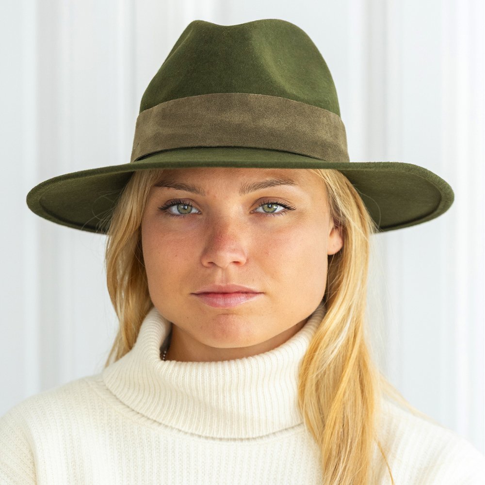 CAPPELLO A TENDA LARGA - treccia in pelle