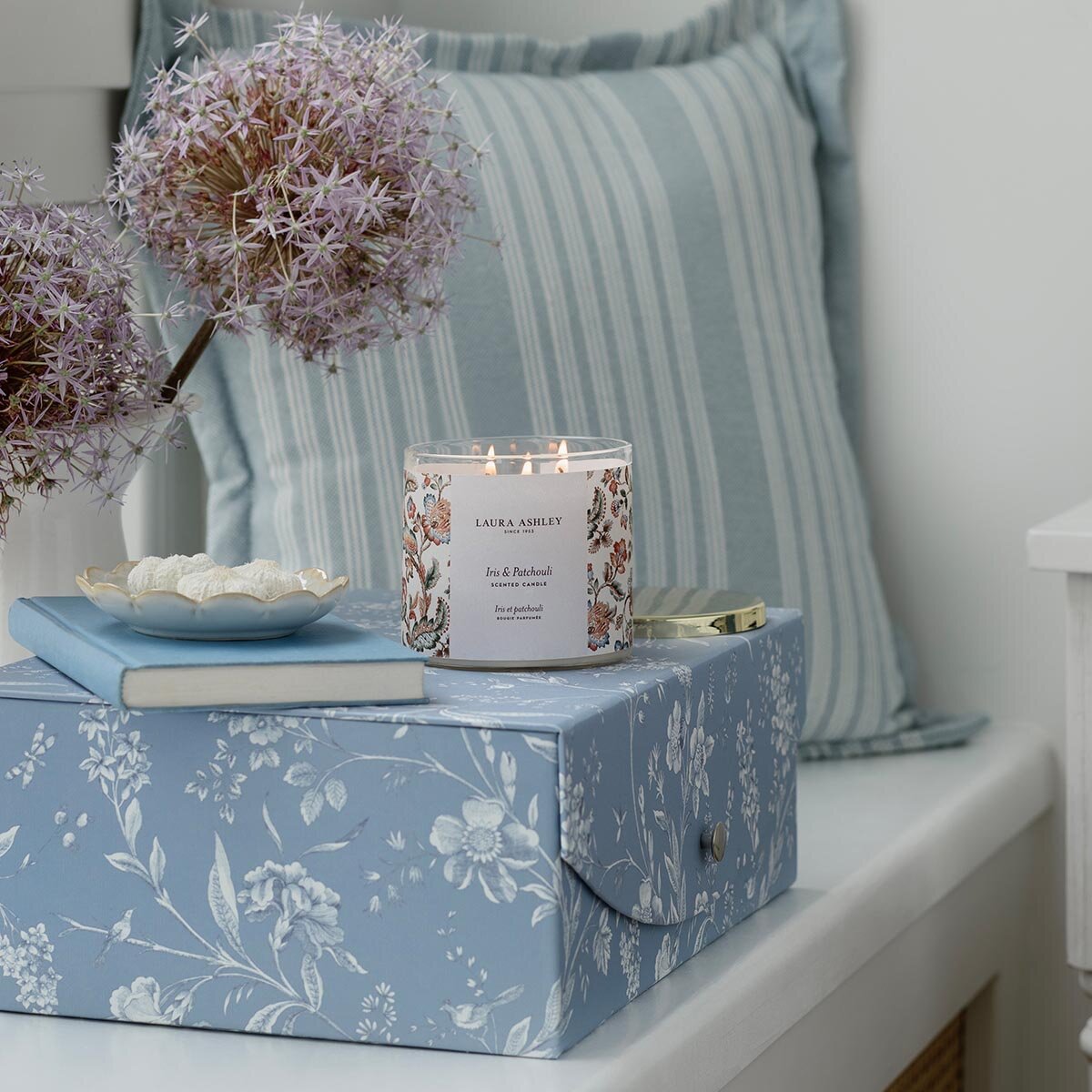 DUFTS LAURA ASHLEY IRIS Y PATCHOUL - 400G