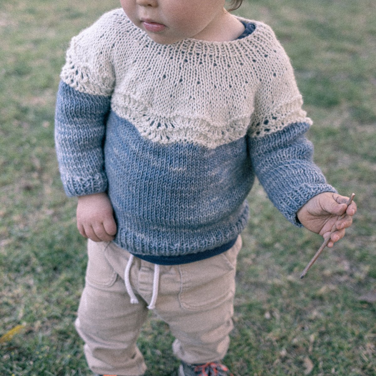 Two-tone pullover
