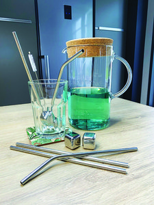 4 stainless steel straws with brush