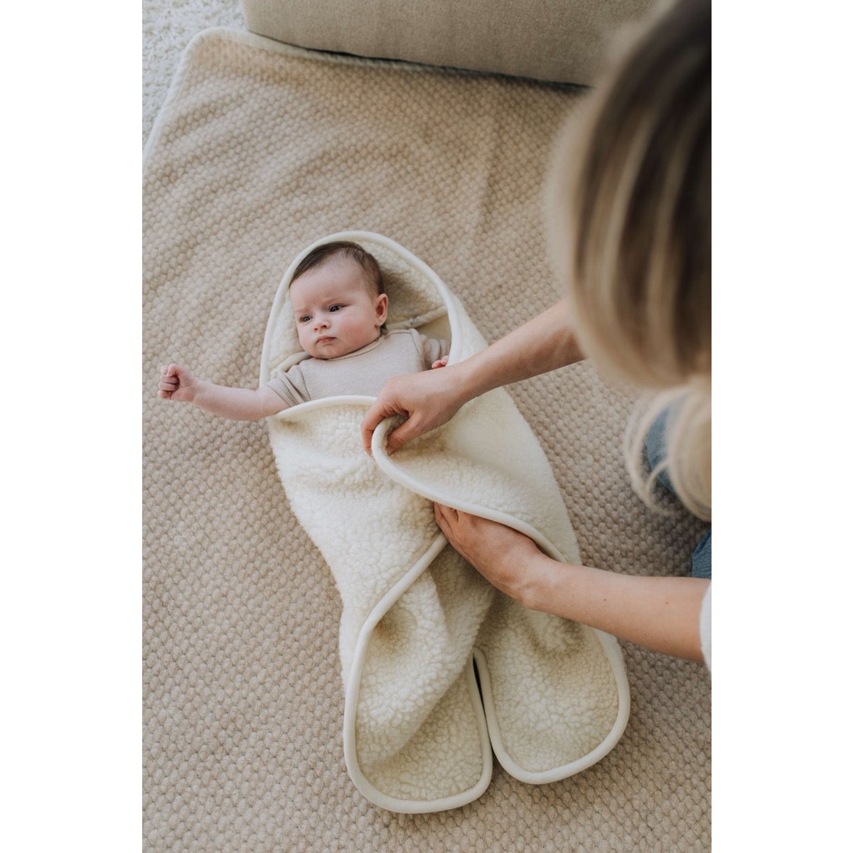 Couverture d'emballage pour bébé avec pieds et capuche - laine mérinos