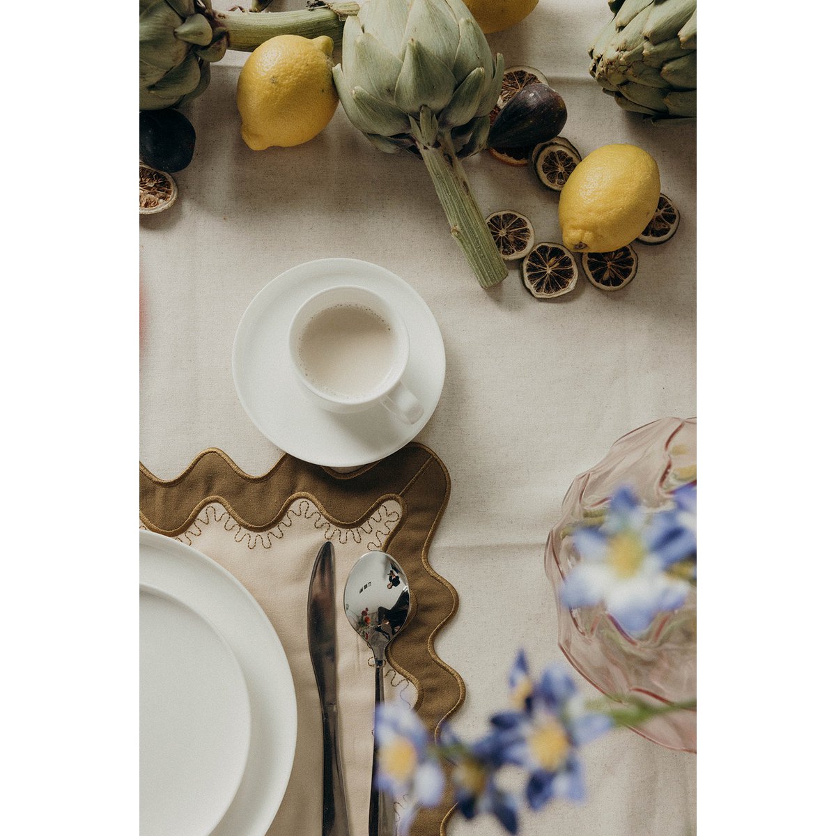 Gisèle Scallop napkins with embroidered detail (set of 2)