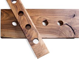 Tu Las™ vinflaskeholder i træ inklusive vinglas og champagneglasholder - 94 x 22 x 4 cm - Flydende vinflaskeholder - Vægbeslag - Valnøddetræ