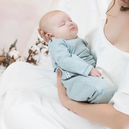 Organic baby long-sleeve t-shirt in aqua color. Made from soft, breathable organic cotton. Features a simple, classic design suitable for everyday wear.