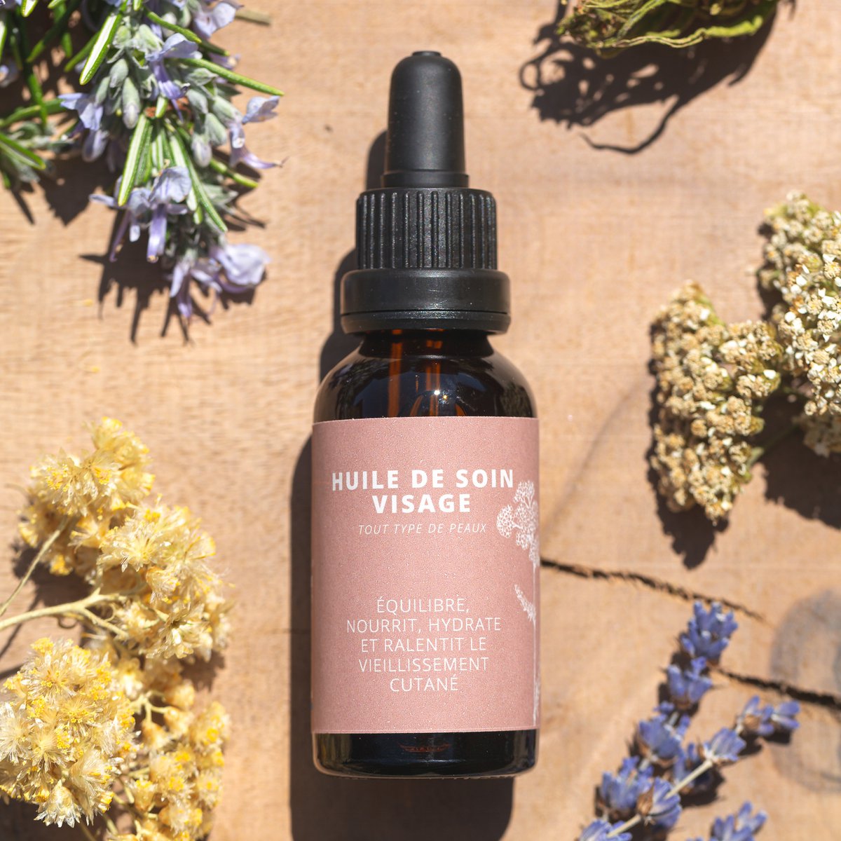 Aceite facial de plantas silvestres