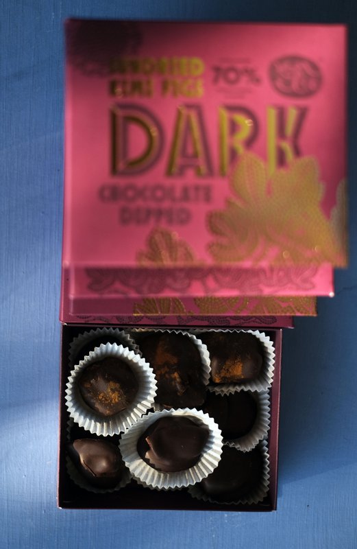 KUMILIO Figues Kimi séchées au soleil de qualité supérieure trempées dans du chocolat noir 70 % - Coffret cadeau