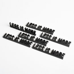 Architekturzitate 3D-Acryl-Schriftzug-Dekor – Weniger ist mehr (Mies van der Rohe)