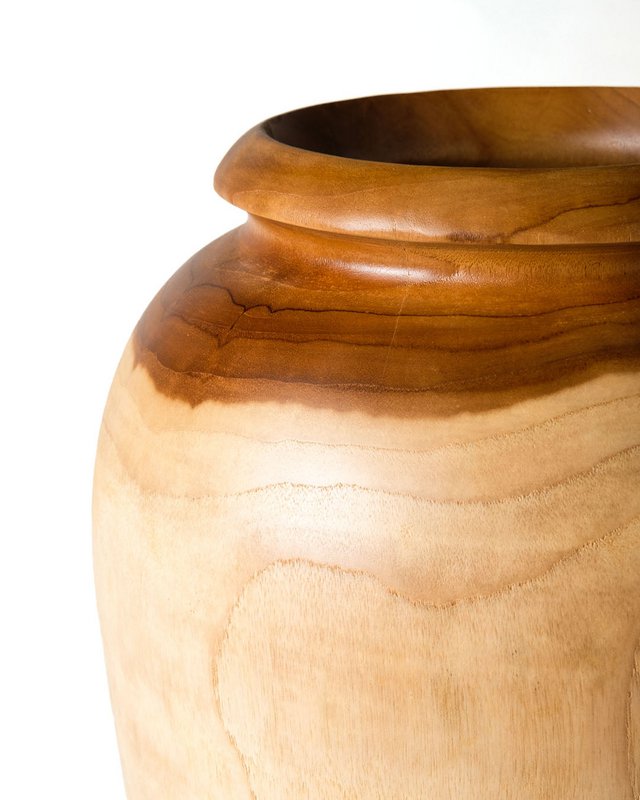 Samàn Kayoa Vase en bois naturel décoratif.