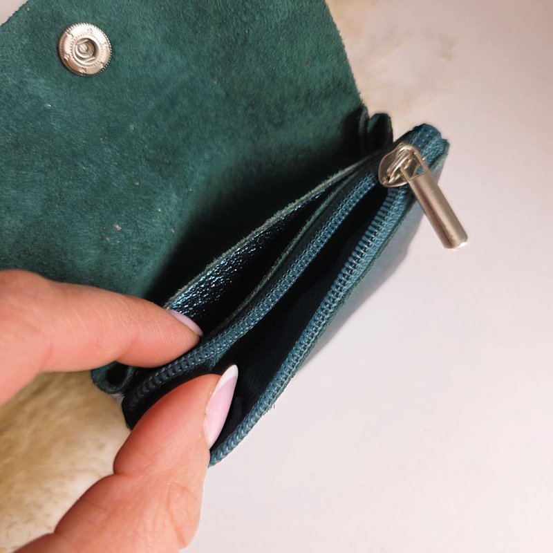 Cartera mini metalizada verde azulado