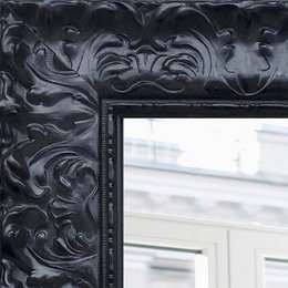  Baroque-style black mirror with ornate frame, suitable for wall decor in living room or bedroom. Dimensions available in multiple sizes.