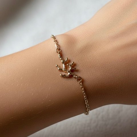 Corallina – Verstelbare gouden koraalarmband
