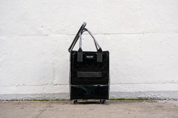 Hulkenbag medio negro con cubierta construida
