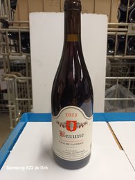 Burgundy red wine bottle, dark glass, elegant label, Fixin Champs des Charmes vintage 2023.