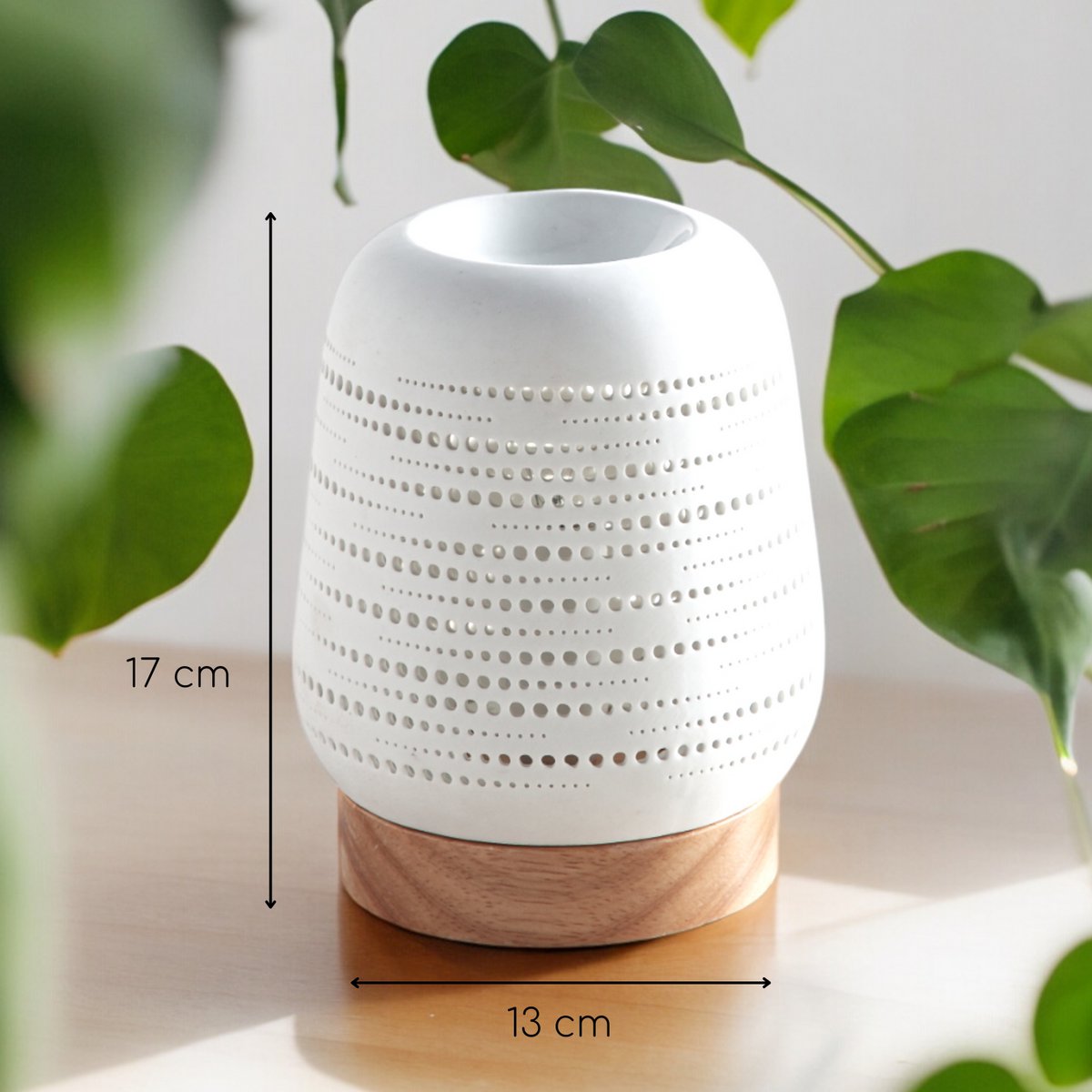 Calorya Quemador de Cera Perfumada n°16 - Quemador de Perfume Eléctrico para Fondant Perfumado - Elegante Lámpara de Perfume - Cerámica con Decoración Calada e Iluminación Ambiental